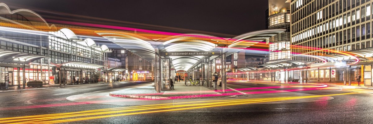 Koblenzer Busbahnhof Hauptbahnhof bei Nacht